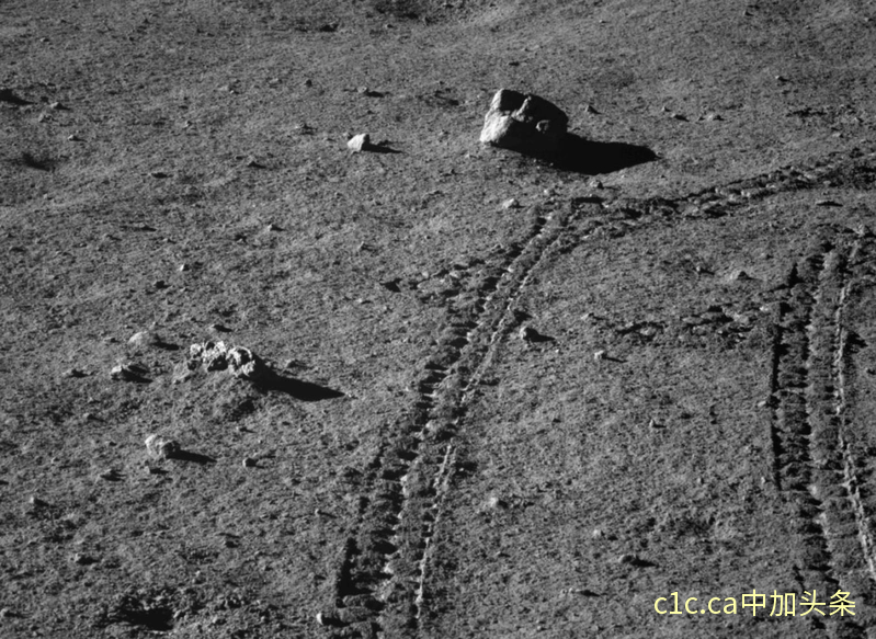 「玉兔二号」传回最新一批月球地形地貌相片